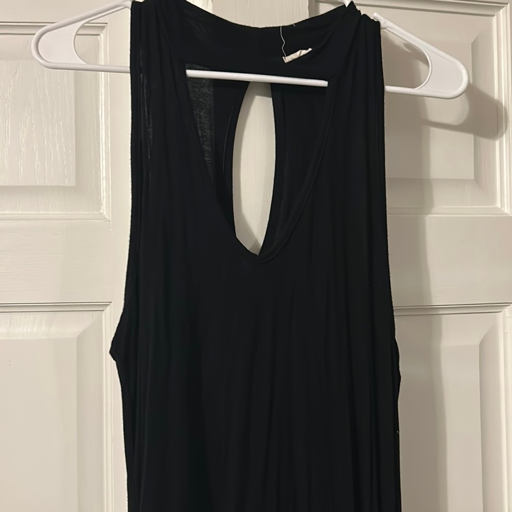 Peeekaboo neck sleeveless shift dress